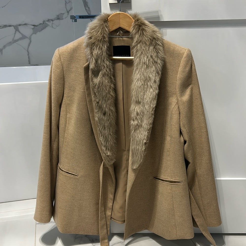 Banana Republic wool blend camel colored blazer, detachable faux fur collar
